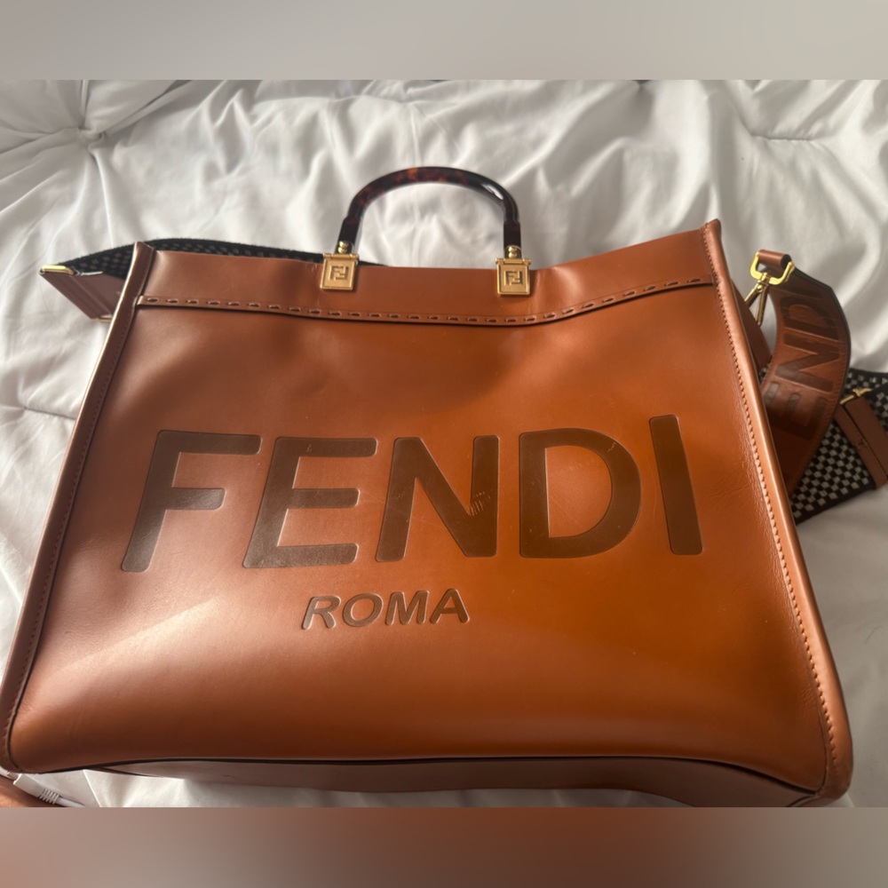 Large Fendi sunshine tote with custom Fendi strap!! Great condition! - Picture 4 of 7